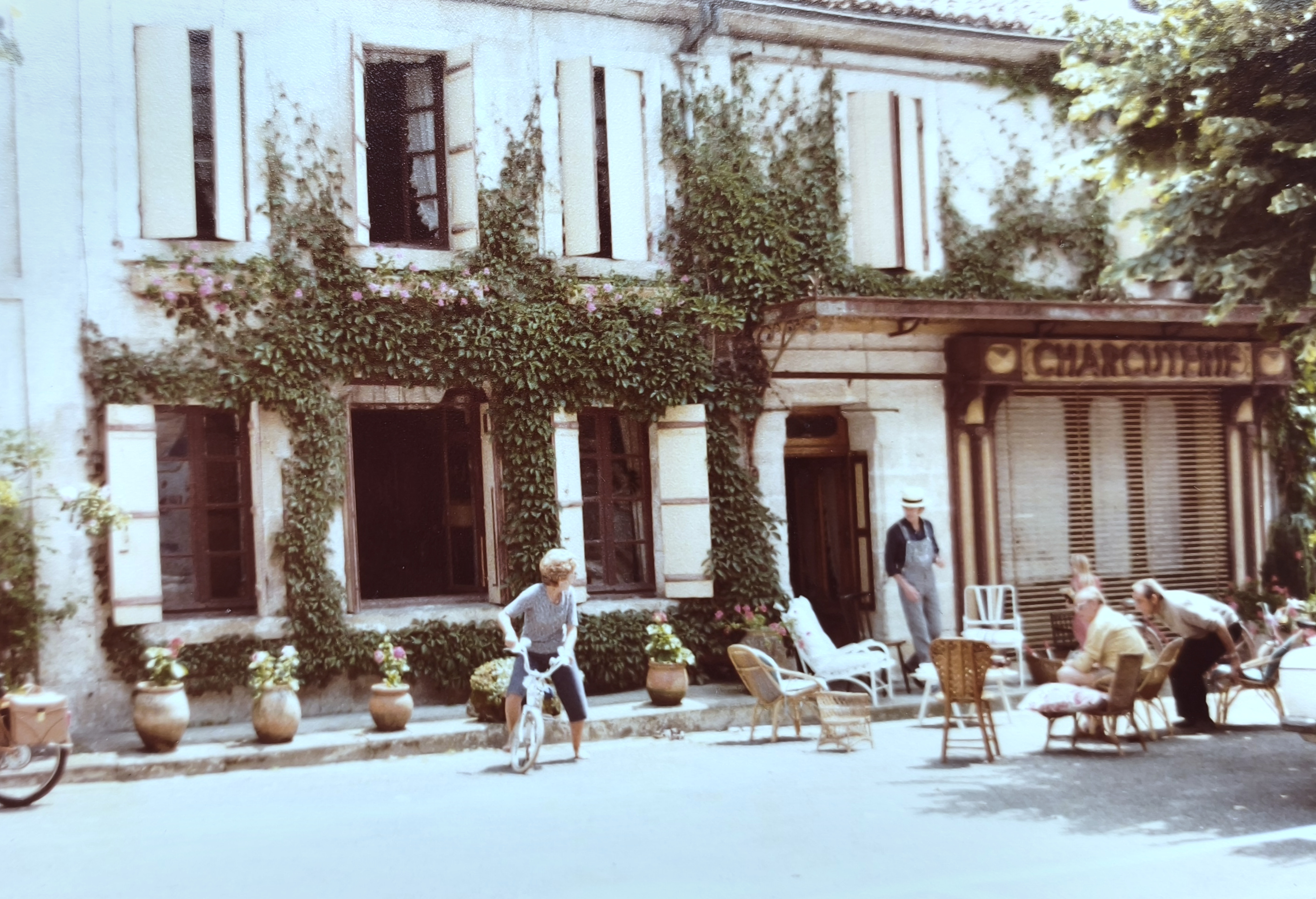 Félibrée 1979 — Façade pavoisée et décorations de rue