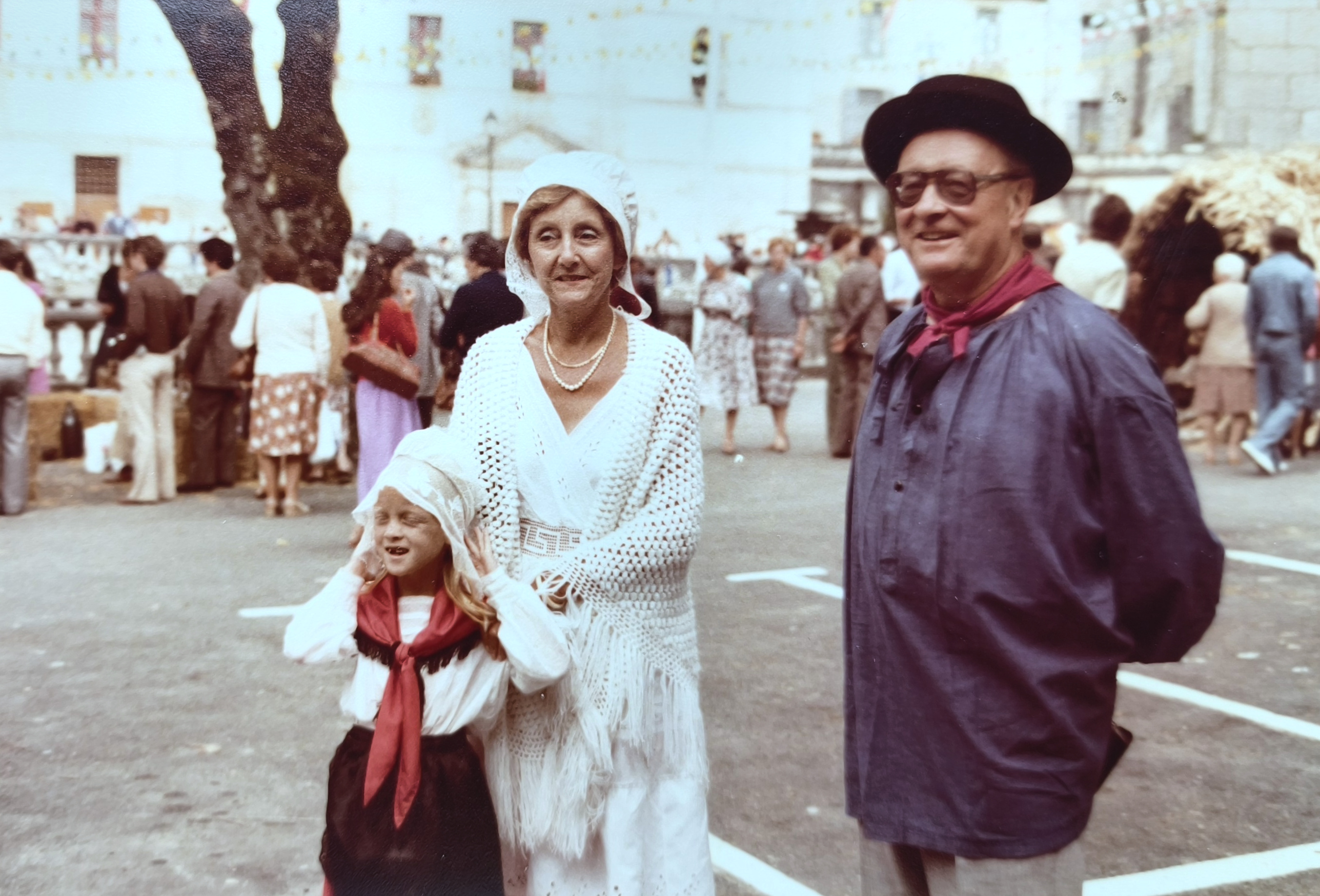 Félibrée 1979 — Famille en costumes traditionnels
